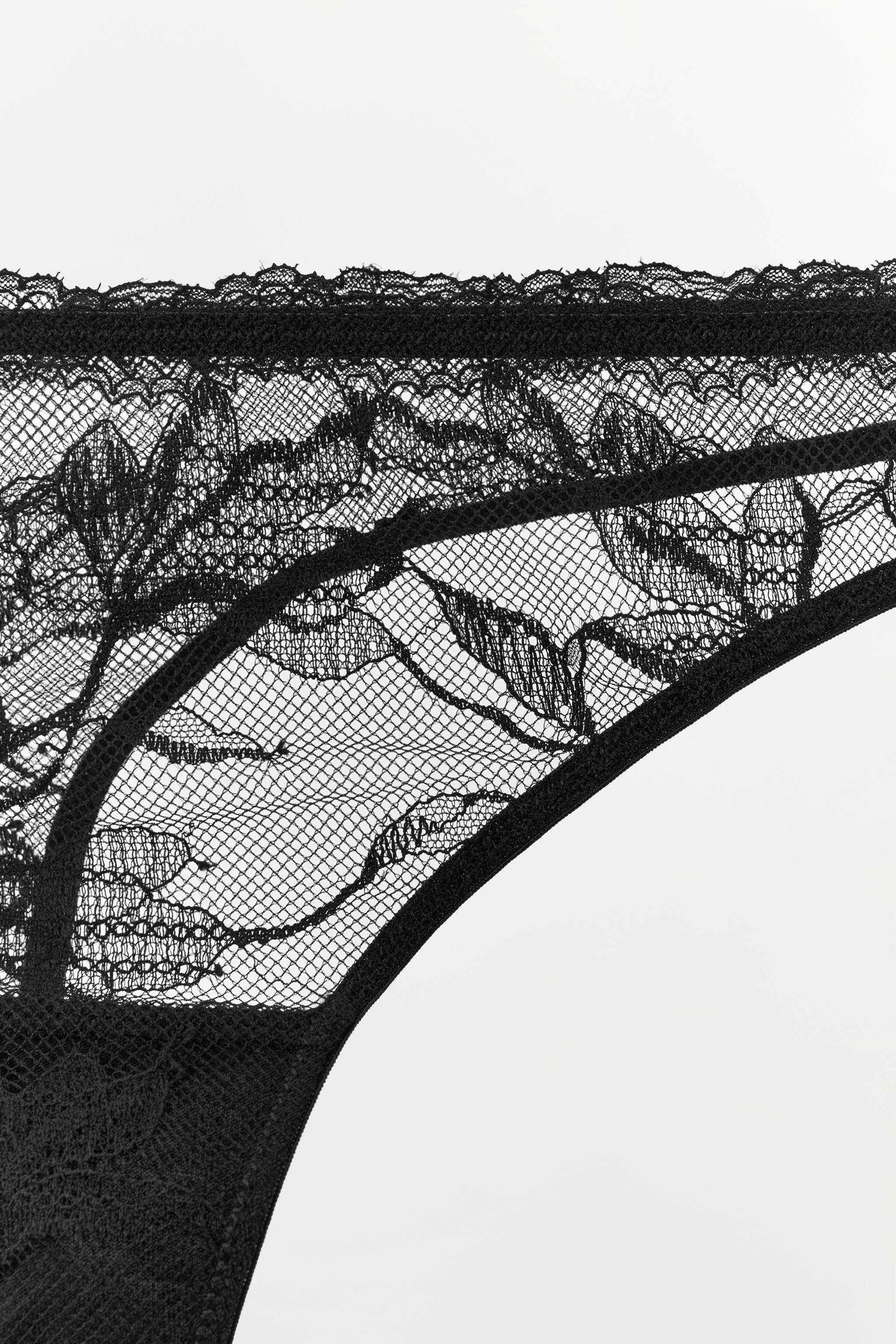 EMBROIDERED FLORAL THONG